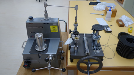 Calibration of the effective area of a piston cylinder unit of a deadweight tester