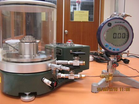 Calibration of a digital pressure meter