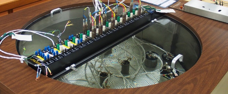 SCL standard resistors in an oil bath