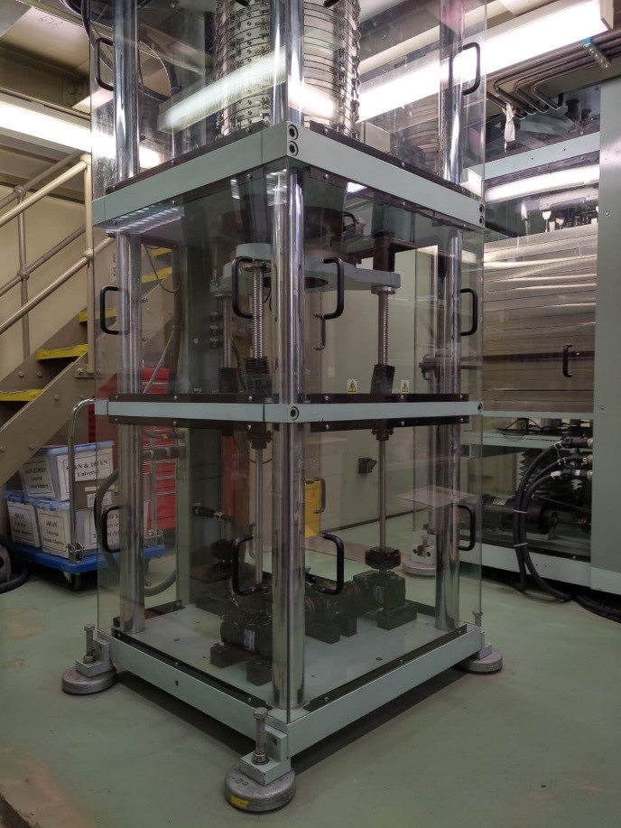 Fig. 1 Deadweight type force machine at the Standards and Calibration Laboratory 2