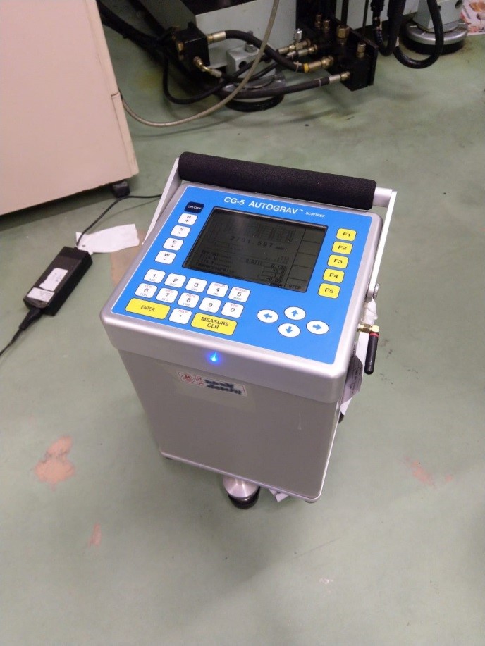 Fig. 5 Relative gravimeter measuring the acceleration of gravity at the Mass, Vibration and Pressure Laboratories